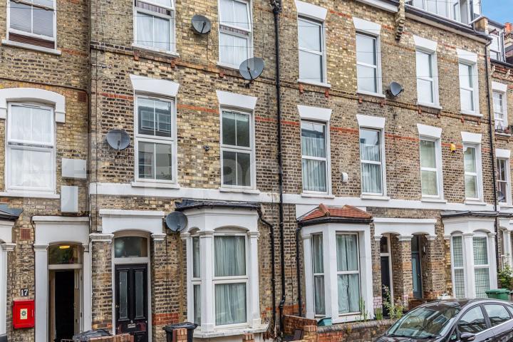  Well presented two double bedroom property set within a period conversion Moray Road, Finsbury Park